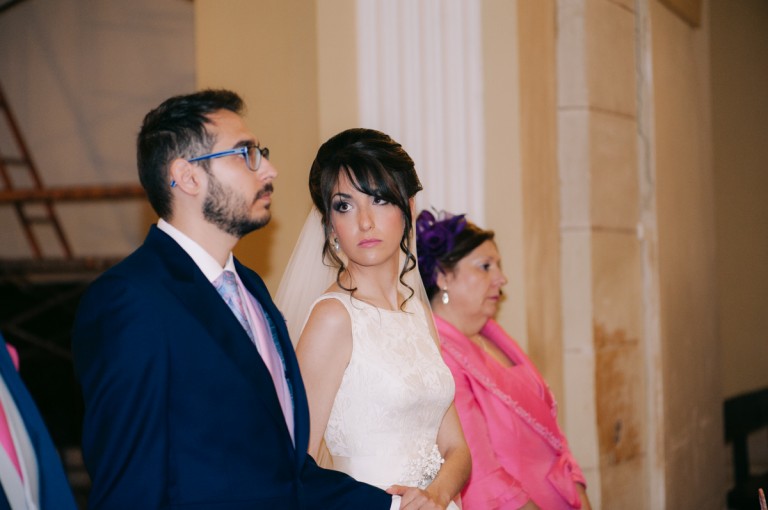 novios en el altar