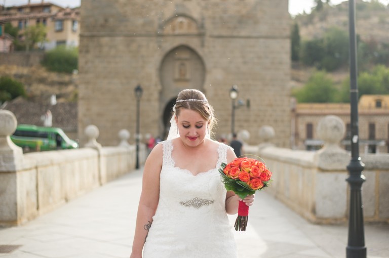 novia con ramo de flores