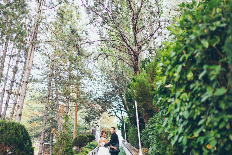 novios paseando