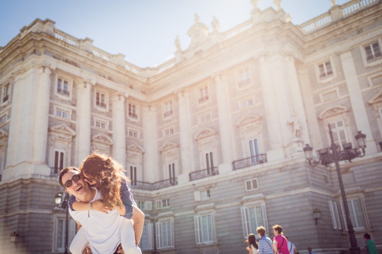 sesión de preboda en el Palacio Real en Madrid