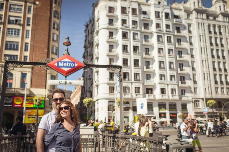 novio en la Plaza de Callao en Madrid