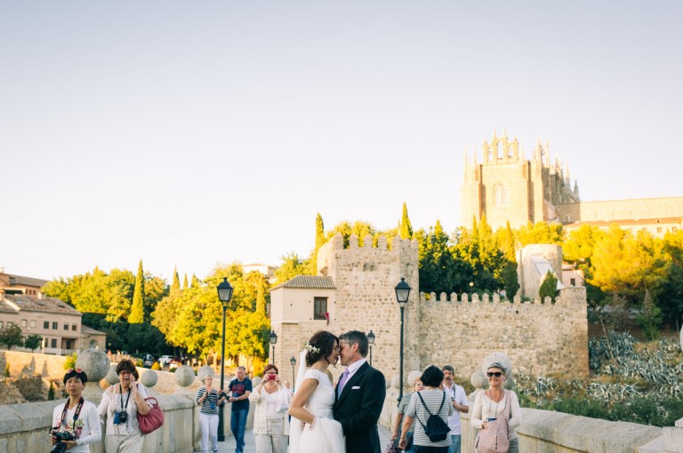 novios en el puente de San Martín