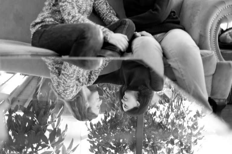 lesbianas reflejadas en el espejo